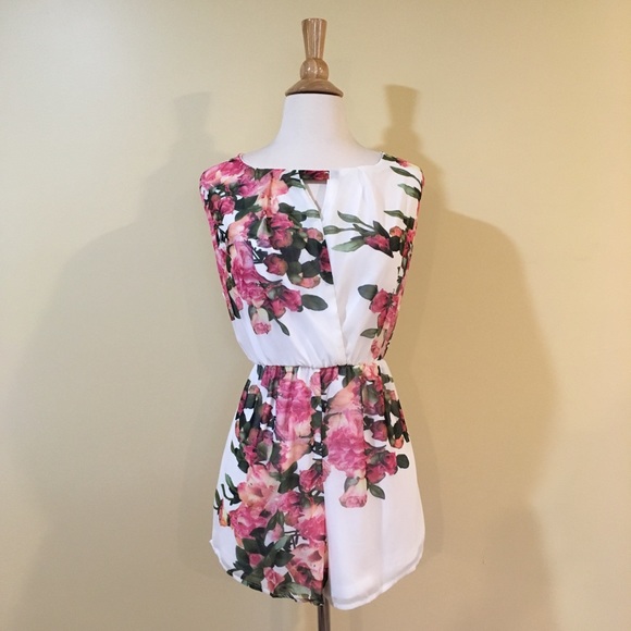 Plunging Keyhole Surplice Neckline White Floral Sleeveless Romper - Picture 3 of 7